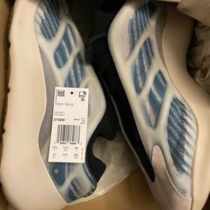Yeezy 700V3